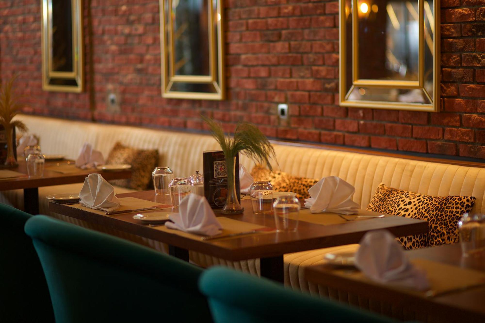 Ramada By Wyndham Istanbul Merter Εξωτερικό φωτογραφία The interior of the restaurant