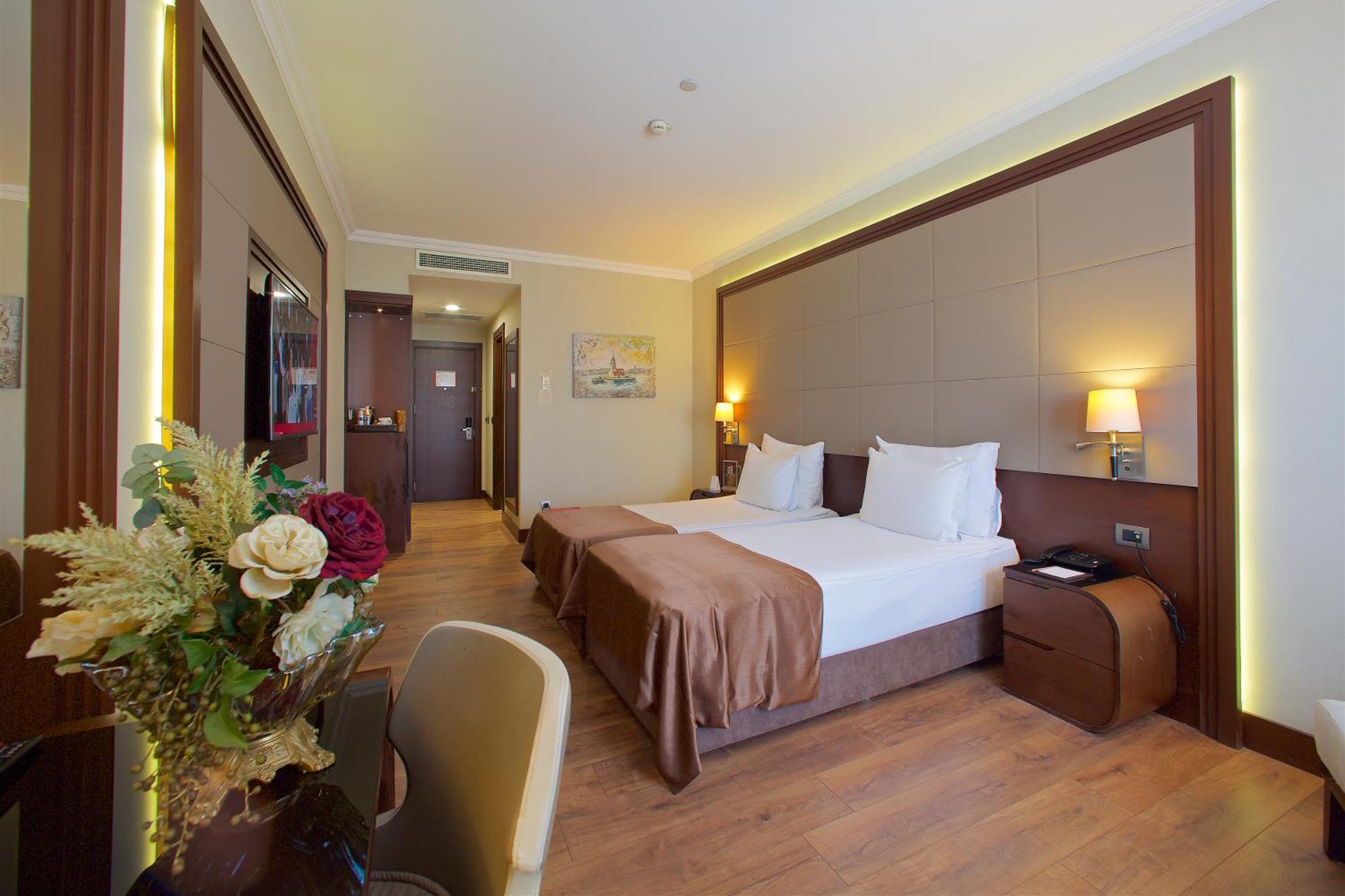 Ramada By Wyndham Istanbul Merter Εξωτερικό φωτογραφία A room at the hotel