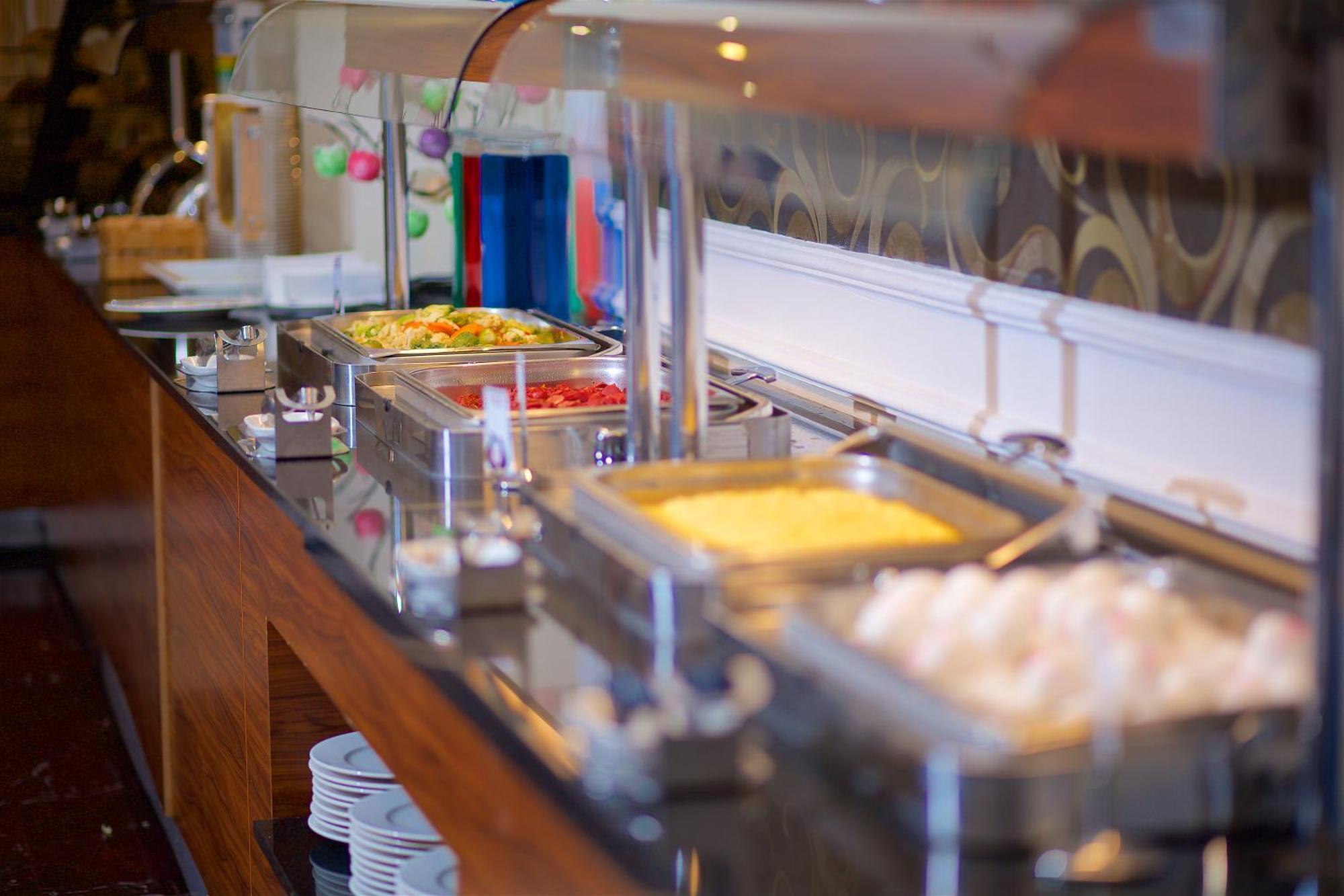 Ramada By Wyndham Istanbul Merter Εξωτερικό φωτογραφία A buffet