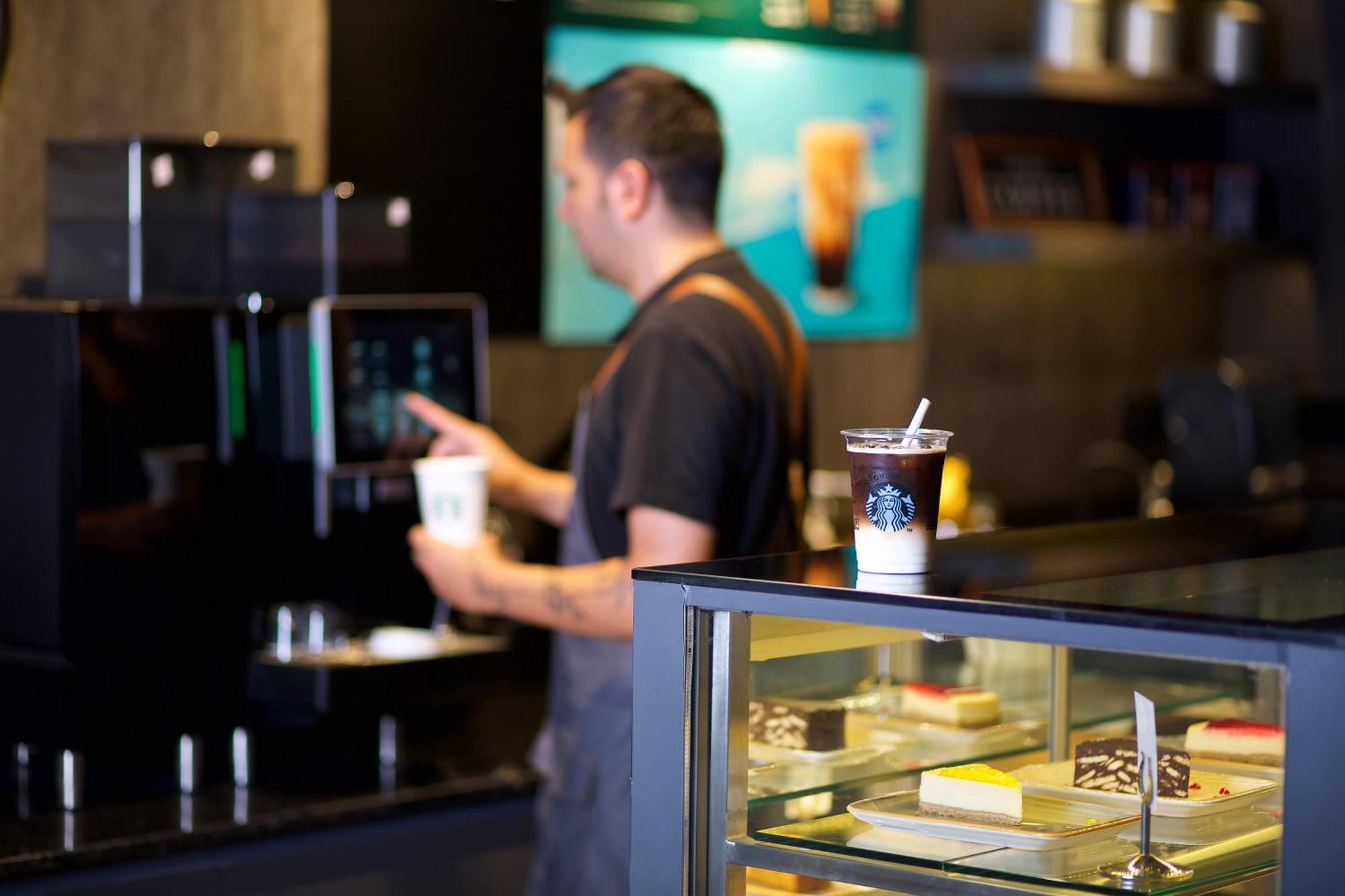 Ramada By Wyndham Istanbul Merter Εξωτερικό φωτογραφία A barista at work