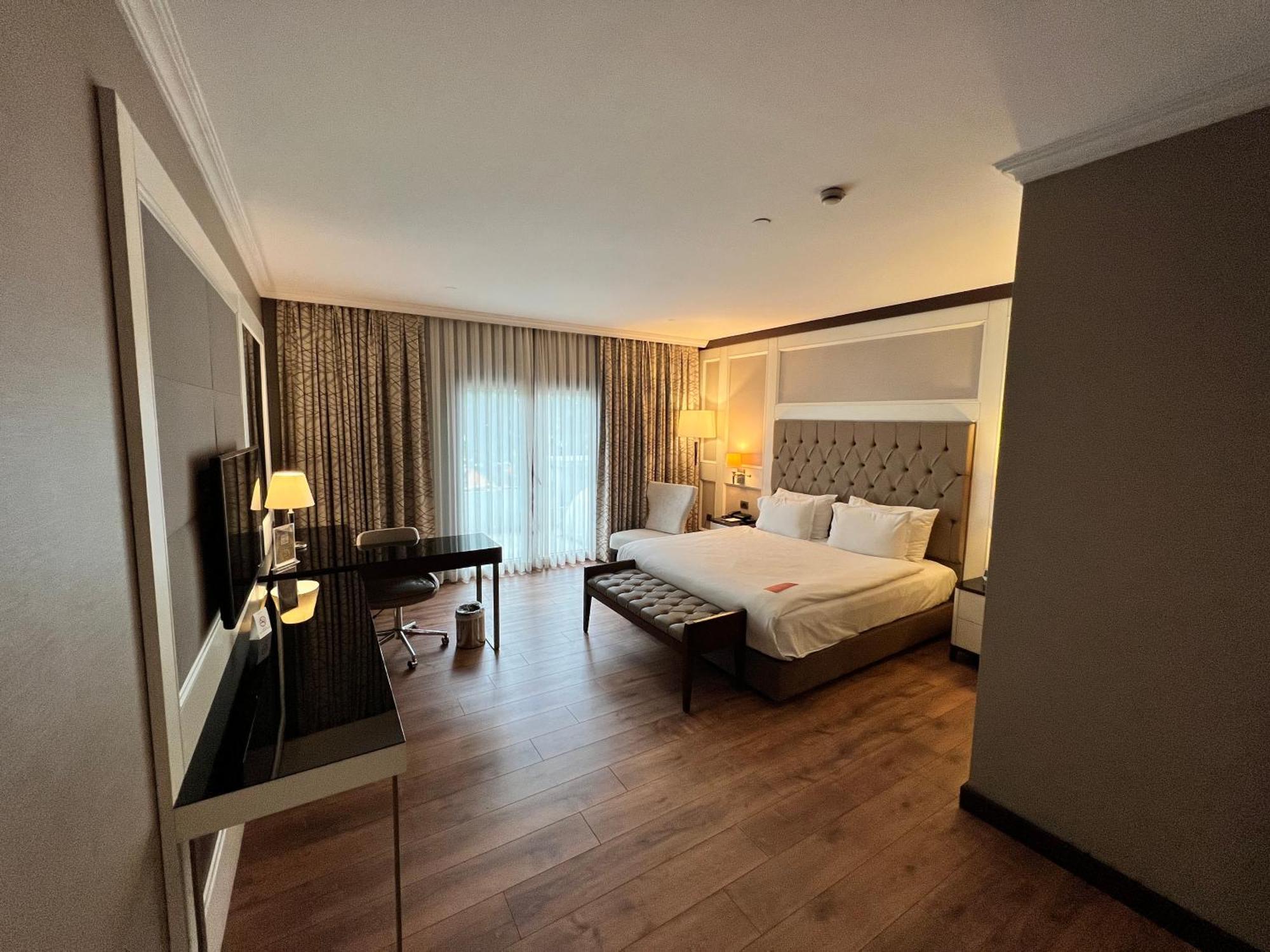 Ramada By Wyndham Istanbul Merter Εξωτερικό φωτογραφία A room at the hotel