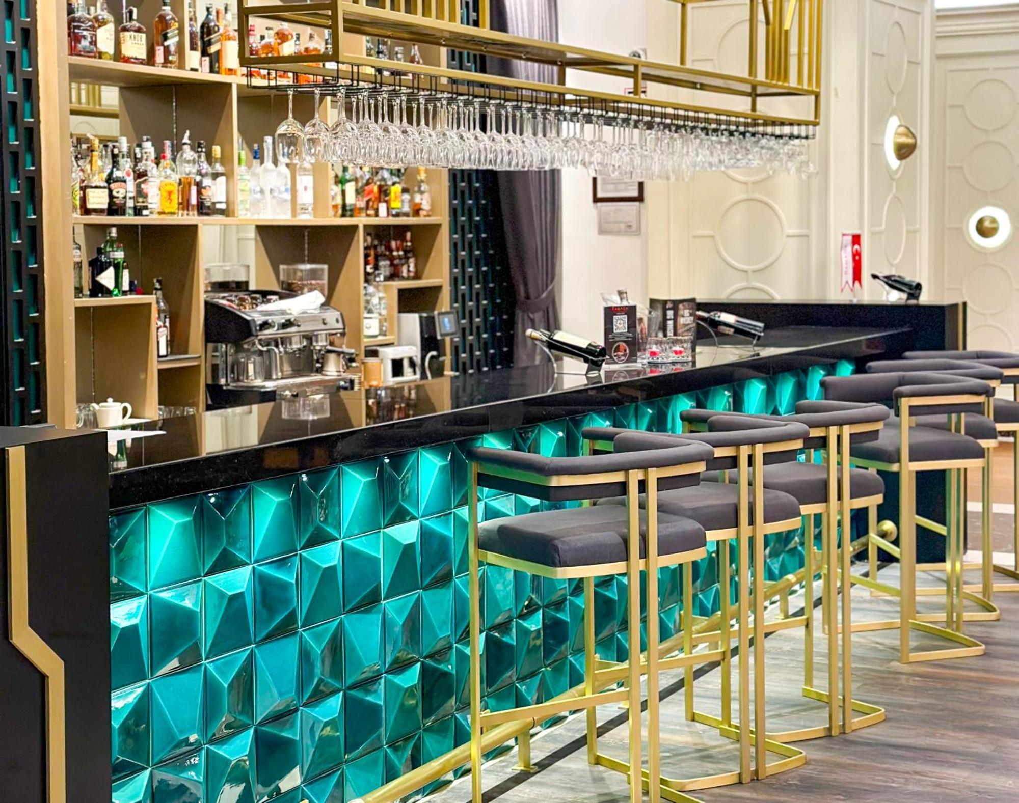 Ramada By Wyndham Istanbul Merter Εξωτερικό φωτογραφία The bar at the 2019 edition of the World Economic Forum